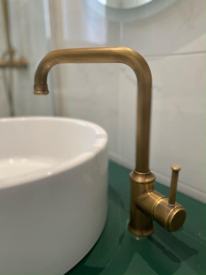 La Suite Dandy - Beau T2 -Terrasse, Parking Gratuit, Climatisation Bagnères-de-Bigorre Eksteriør bilde